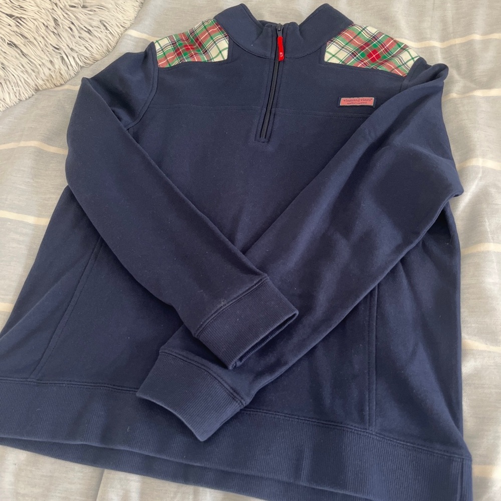 Woman’s vineyard vines Shep shirt size large￼. Perfect for the holiday season!